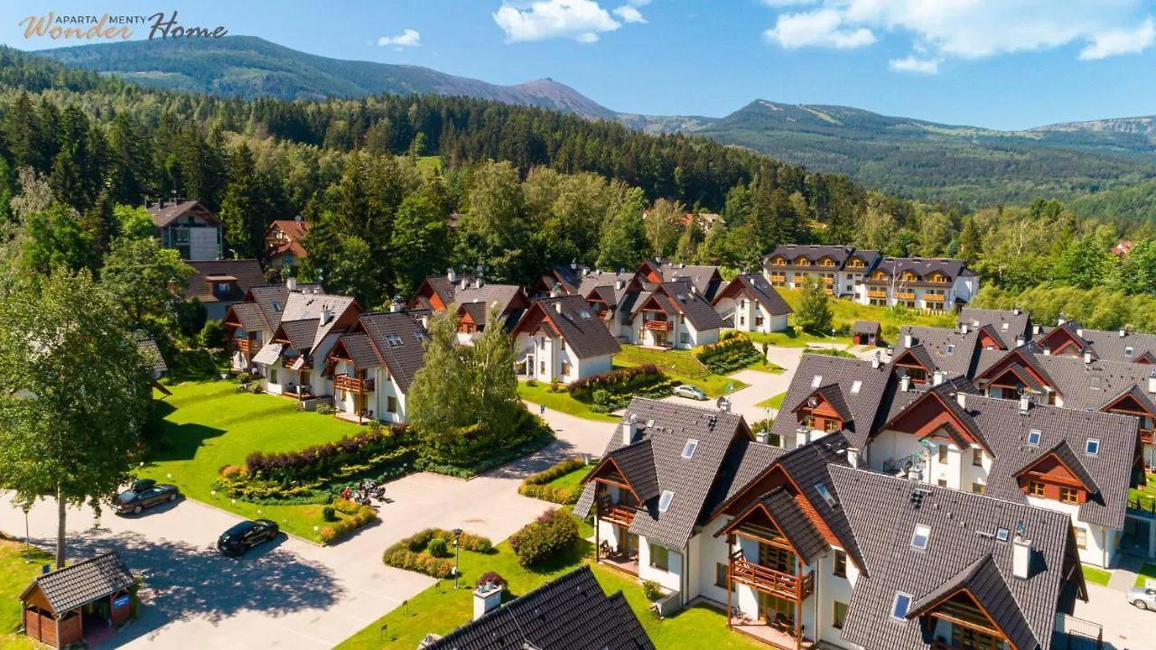 Wonder Home - Domki Gorskie Z Kominkami, Bezplatnym Parkingiem I Placem Zabaw Na Terenie Kompleksu Karpacz 0*,  Polska